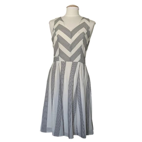NWOT MAURICES STRIPED DRESS WITH CRISS CROSS STRAPS IN THE BACK SZ.9/10 - Picture 3 of 6